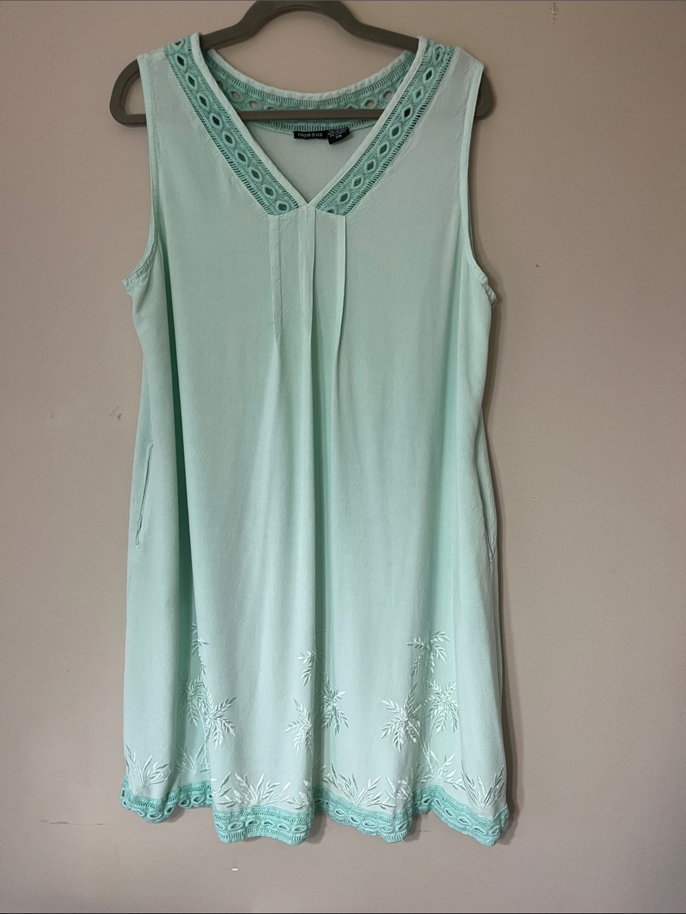 ❤️❤️❤️ Raya sun Mint Green Sleeveless Midi Dress with V-Neck Lace